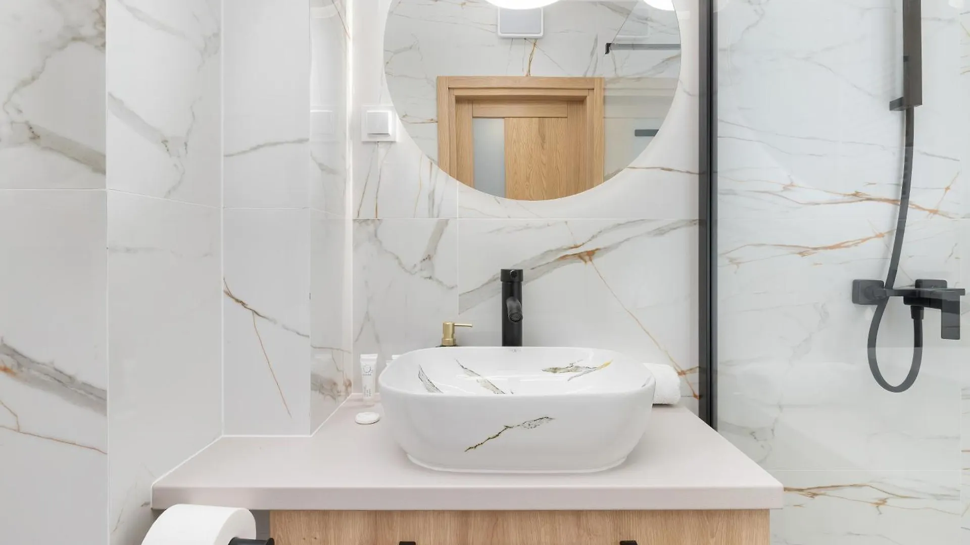 Elegant & Modern Apartments With Water View By Noclegi Renters Gdansk Poland
